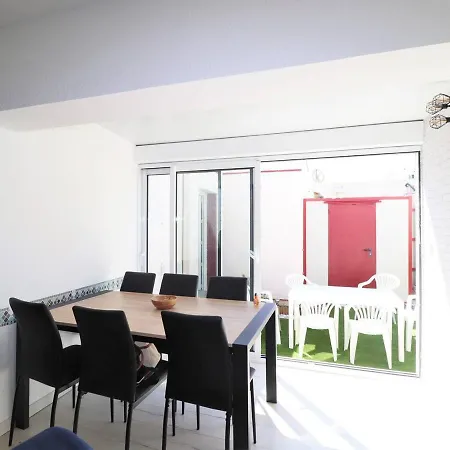 Charmante Maison 3 Pieces - Terrasse, Clim, Parking - A 5 Min De La Plage Et Commerces - Fr-1-307-180 Holiday home Le Grau-du-Roi